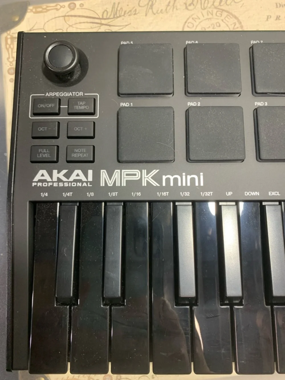 Akai Professional MPK mini MK3 Keyboard Console